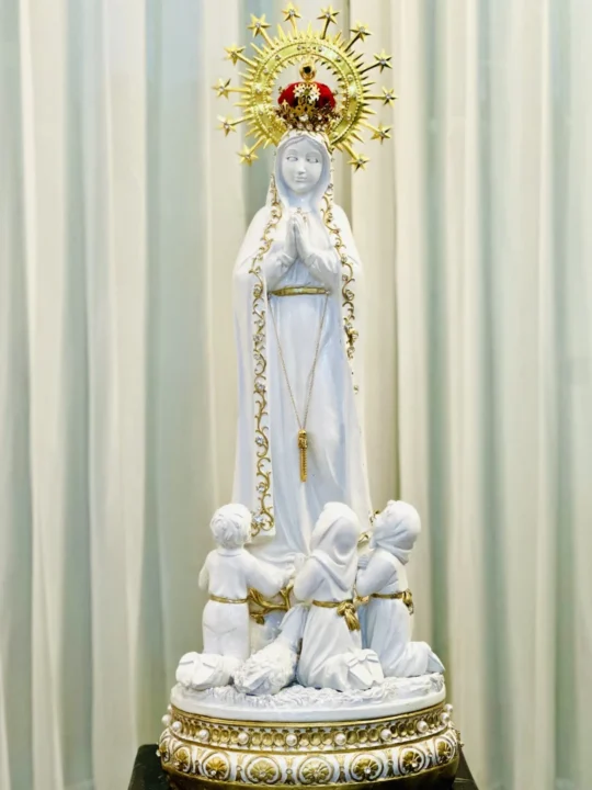 Virgen de Fátima con pastorcitos