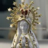 Virgen de Fátima con rosario y palomas